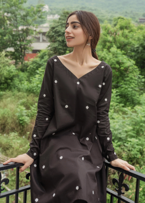 Raat Ki Rani by Libasenaaz