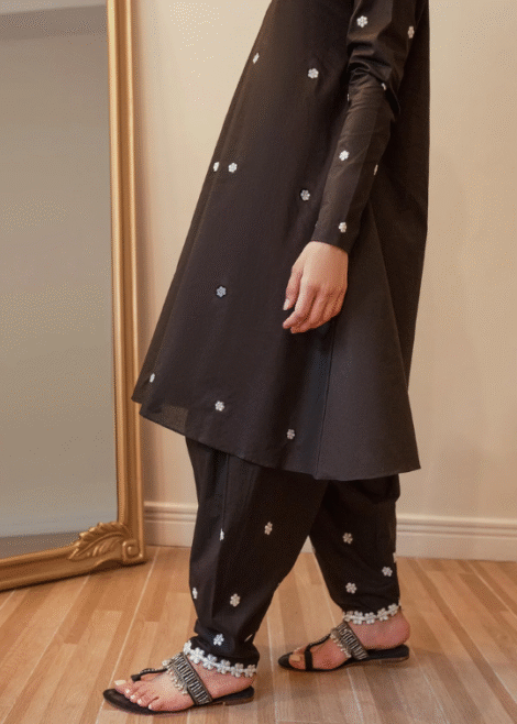 Raat Ki Rani by Libasenaaz